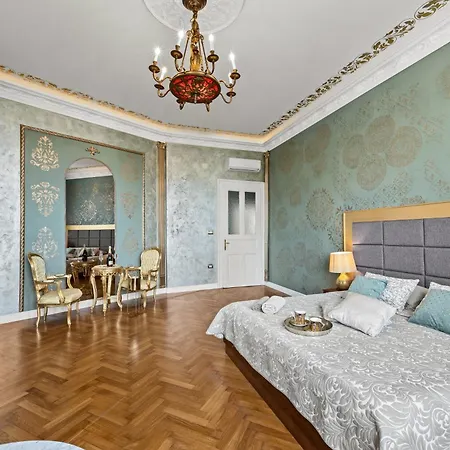 Muenz Luxurious