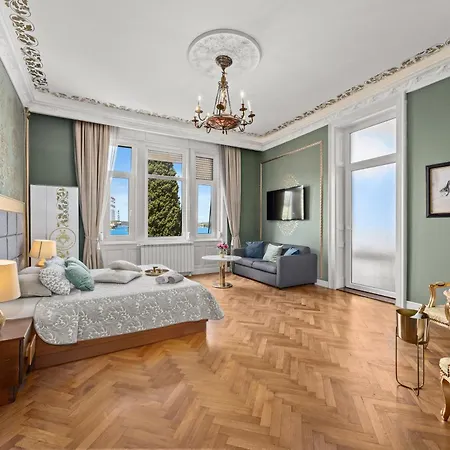 Muenz Luxurious 公寓 *