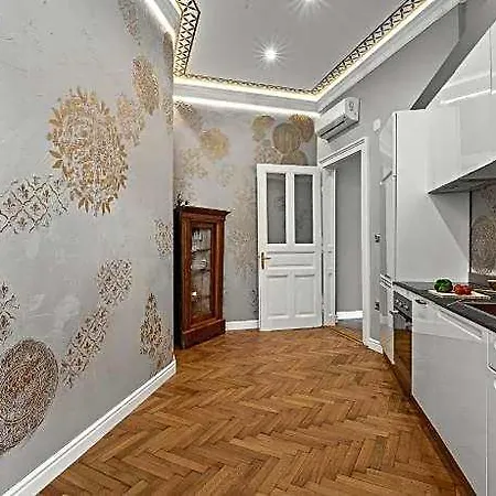 Muenz Luxurious פולה