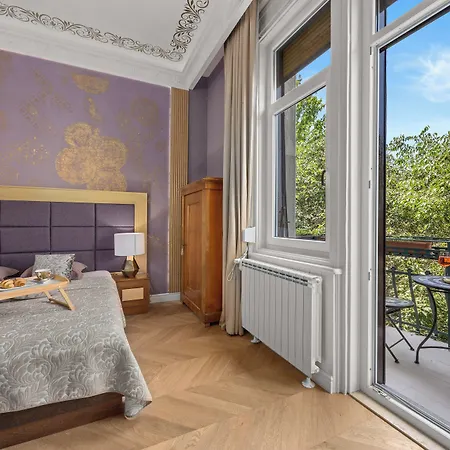 Muenz Luxurious Apartment