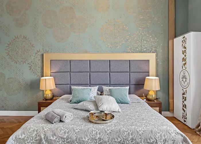 Muenz Luxurious Apartment